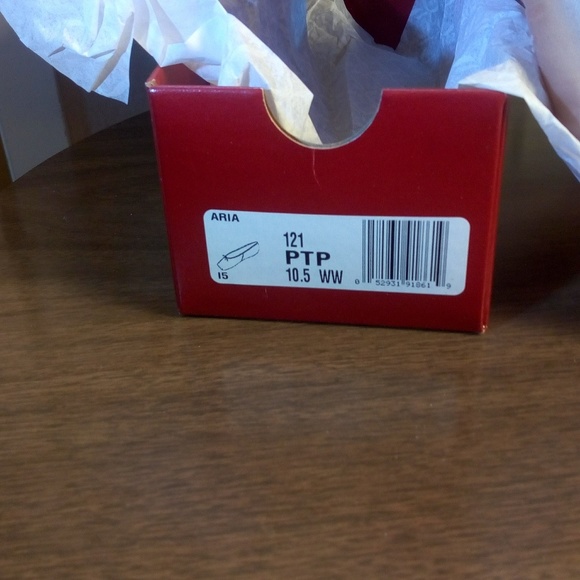 NWT in Box Capezio Pointe Shoes - Picture 7 of 8